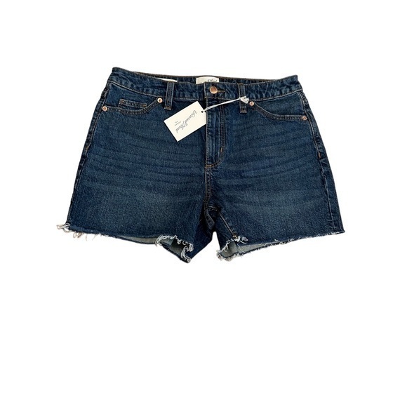 Universal Thread Pants - Universal Threads Ladies NWT‎ Vintage MIDI Jean Shorts Sz 6 with fringe hem.